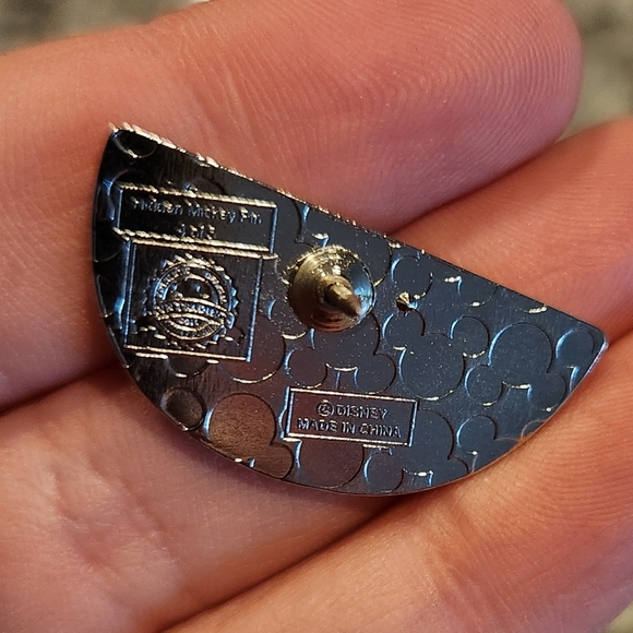 (5 For $30) Disney Pin Hidden Mickey 2017 Fruits Watermelon Pin - Picture 3 of 4